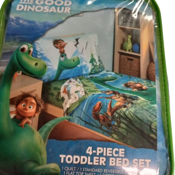 Disney Pixar Arlo The Good Dinosaur Toddler Bedding Set Quilt Sheet set NEW - Picture 1 of 14